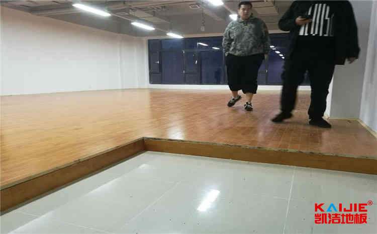 室內籃球場木地板