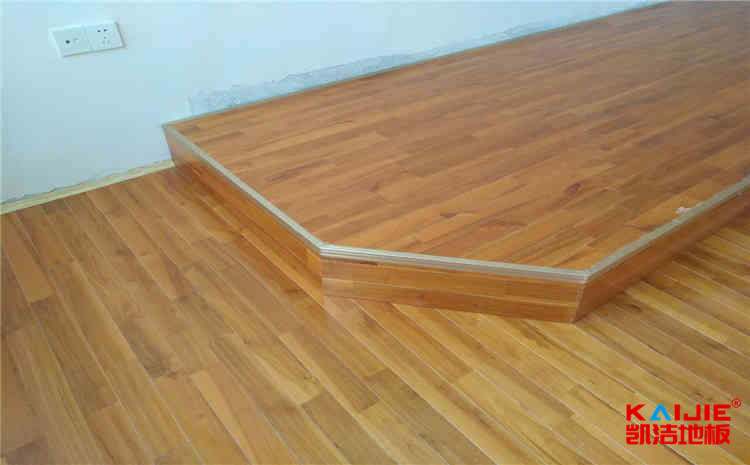 籃球場實木地板變形